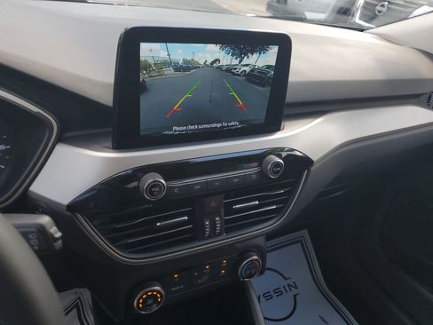 Used 2022 Ford Escape SE w/ SE Sport Appearance Package image 25