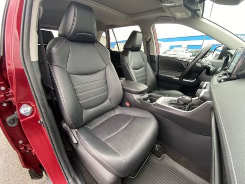 Certified 2021 Toyota RAV4 XLE Premium AWD/4WD image 24