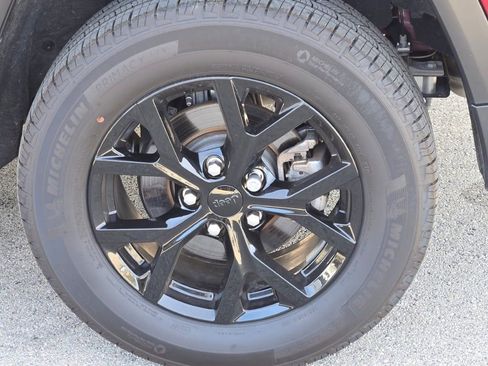 Certified 2024 Jeep Grand Cherokee Altitude image 15