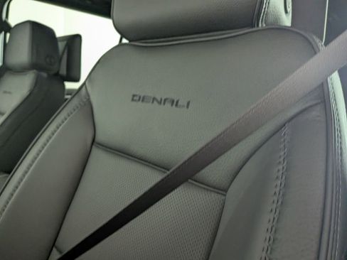 New 2026 GMC Yukon XL Denali w/ Denali Reserve Package image 18