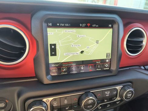 Used 2021 Jeep Wrangler Unlimited Rubicon w/ Uconnect 4C Nav & Sound Group AWD/4WD image 18
