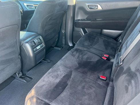 Used 2015 Nissan Pathfinder SV image 9