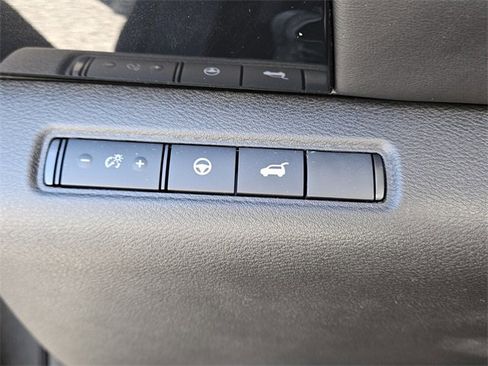 Used 2025 Nissan Pathfinder SV image 29