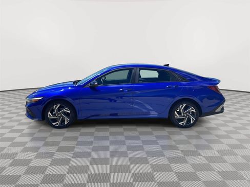 Used 2025 Hyundai Elantra Sport FWD image 9