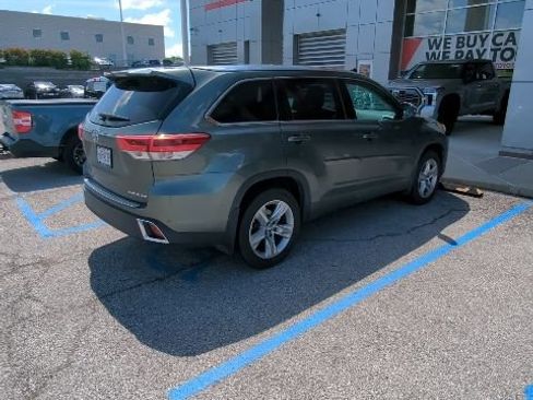 Used 2019 Toyota Highlander Limited AWD/4WD image 7