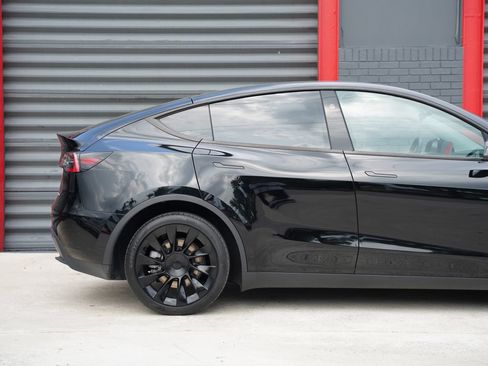 Used 2023 Tesla Model Y Long Range AWD/4WD image 3
