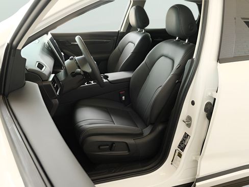 New 2025 VinFast VF 8 Eco AWD/4WD image 13