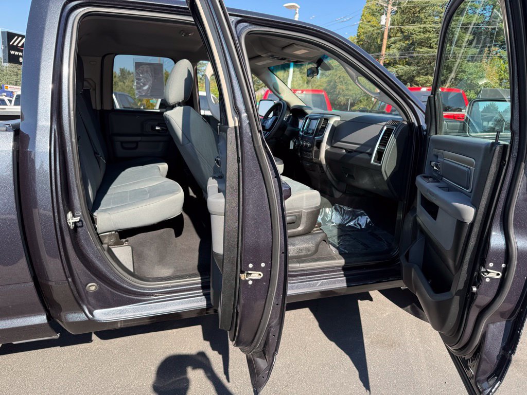 Used 2018 RAM 1500 Classic SLT AWD/4WD image 24