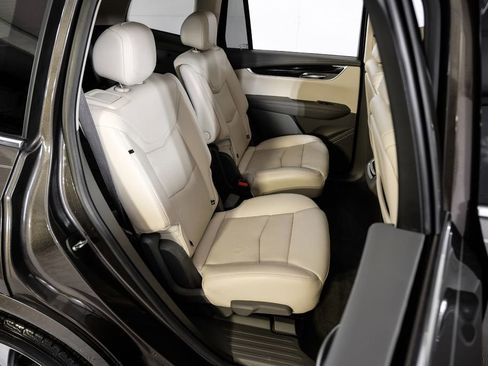 Used 2020 Cadillac XT6 Premium Luxury FWD image 36