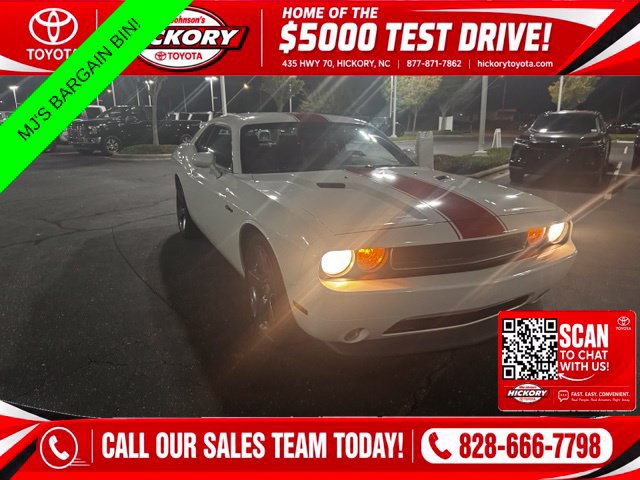 Used 2012 Dodge Challenger SXT RWD image 1