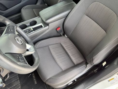 Used 2025 Nissan Altima 2.5 SV FWD image 36