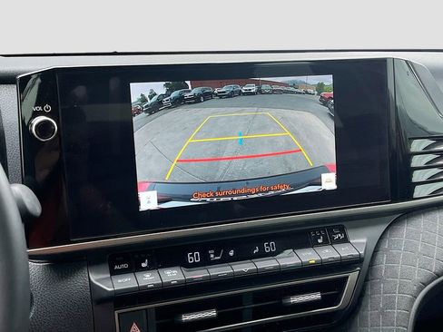 Used 2025 Toyota Camry XLE FWD image 13