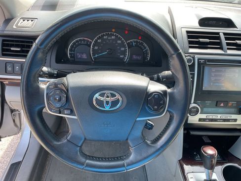 Used 2014 Toyota Camry XLE w/ Leather Package image 12
