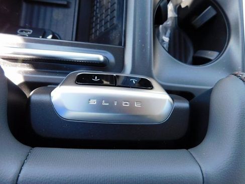 New 2025 Ford Expedition Active image 30