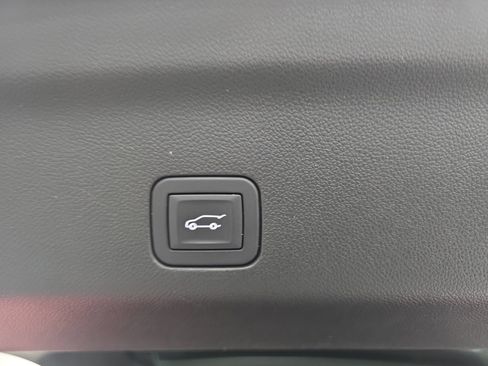 Used 2025 GMC Yukon Denali AWD/4WD image 13