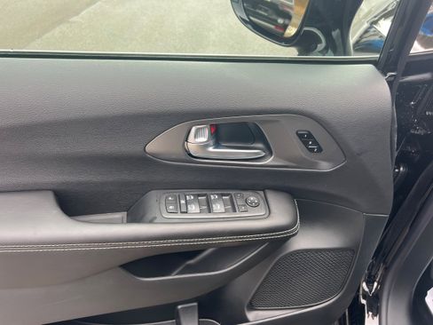 New 2026 Chrysler Pacifica Select image 11