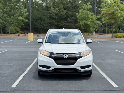 Used 2018 Honda HR-V LX image 2