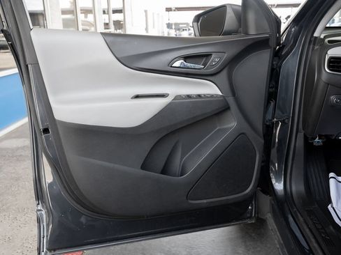 Used 2022 Chevrolet Equinox LS FWD image 19