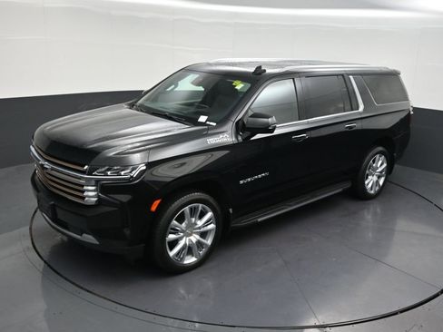 Used 2024 Chevrolet Suburban High Country AWD/4WD image 15