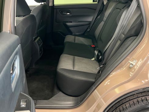 Used 2024 Nissan Rogue SV FWD image 22