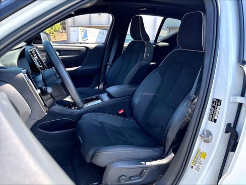 Used 2023 Volvo XC40 Recharge Ultimate AWD/4WD image 28