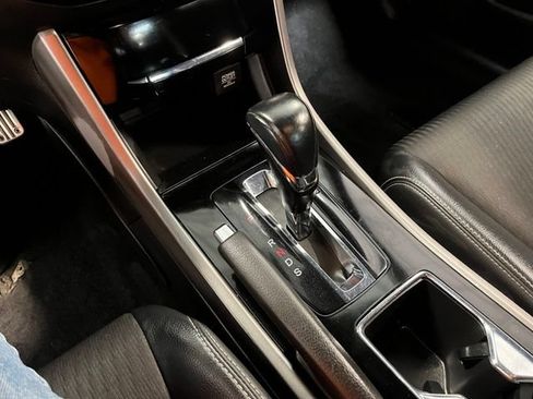 Used 2017 Honda Accord Sport image 29