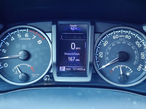 Used 2017 Toyota Tacoma TRD Off-Road w/ Premium & Technology Package AWD/4WD image 13
