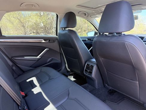 Used 2018 Volkswagen Passat 2.0T SE w/ SE Lighting Package FWD image 10