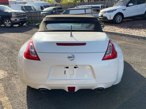 Used 2014 Nissan 370Z Touring image 5