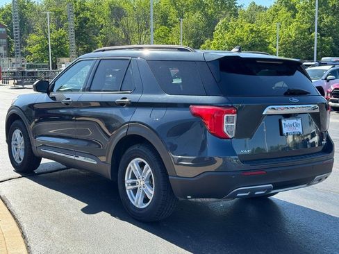 Used 2022 Ford Explorer XLT w/ Equipment Group 202A AWD/4WD image 6