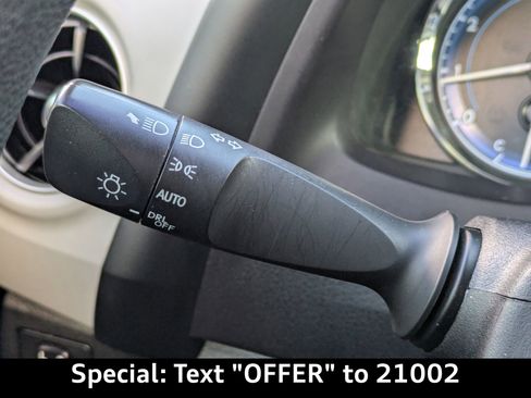 Used 2018 Toyota Corolla LE image 31