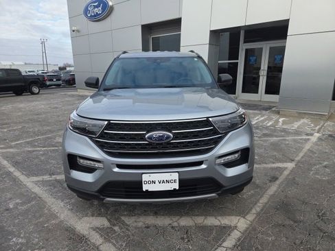 Used 2022 Ford Explorer XLT w/ Equipment Group 202A image 7