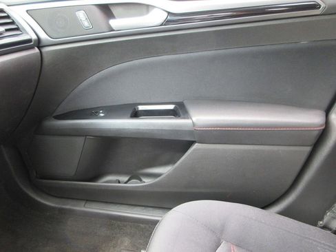 Used 2016 Ford Fusion SE w/ Equipment Group 201A image 30