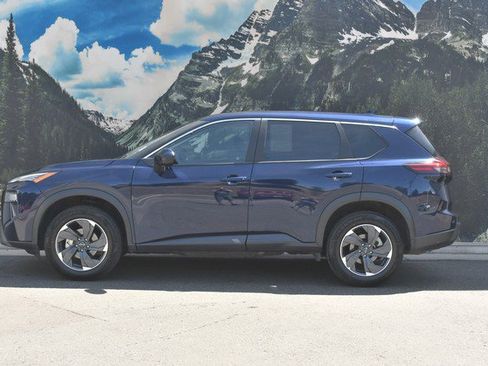 Used 2026 Nissan Rogue SV AWD/4WD image 7