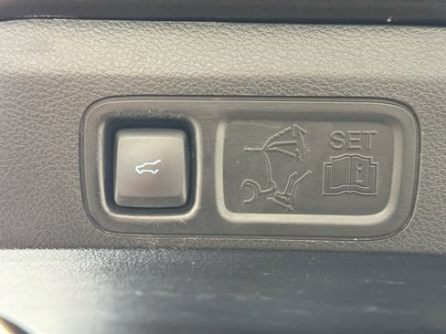 Used 2020 Ford Expedition XLT w/ Equipment Group 202A image 9