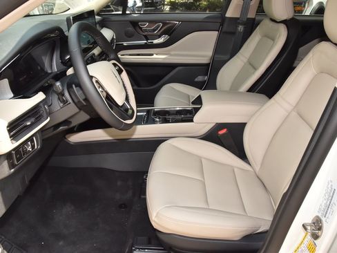 New 2026 Lincoln Corsair Premiere image 13