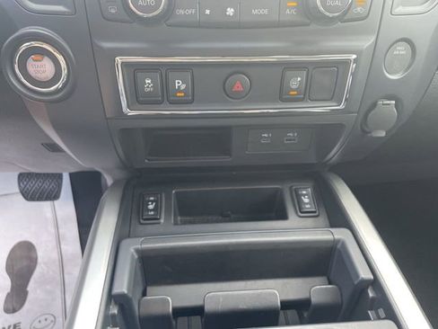 Used 2023 Nissan Titan SV w/ SV Convenience Package RWD image 19