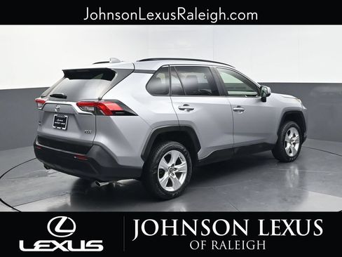 Used 2019 Toyota RAV4 XLE w/ Convenience Package FWD image 9