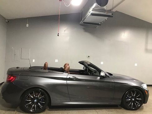 Used 2015 BMW M235i Convertible image 3