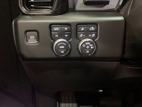 Used 2023 GMC Sierra 1500 AT4 w/ Technology Package image 33