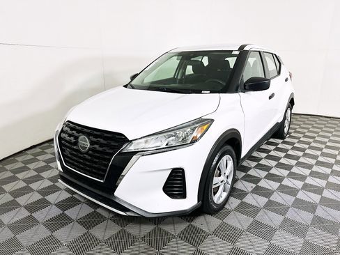 Used 2021 Nissan Kicks S FWD image 7