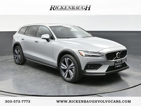 Used 2025 Volvo V60 B5 Cross Country Plus AWD/4WD image 1