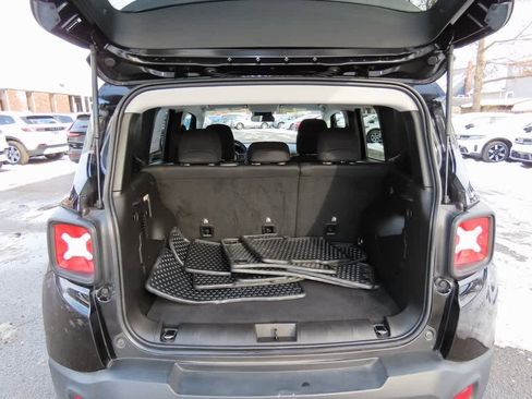 Used 2022 Jeep Renegade Latitude image 12