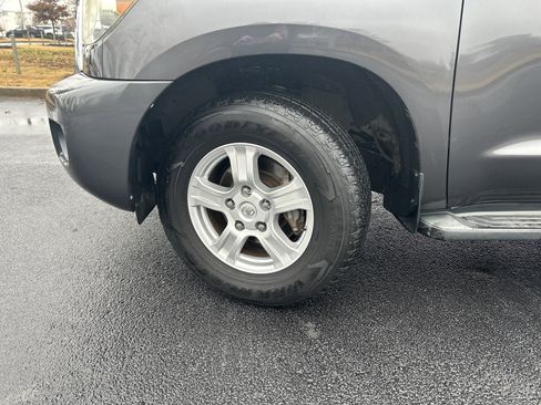 Used 2016 Toyota Sequoia SR5 image 32