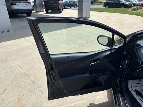Used 2022 Toyota Prius Prime XLE FWD image 23