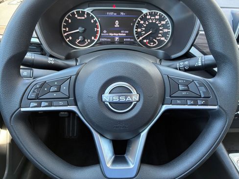 Used 2025 Nissan Altima 2.5 SV image 28