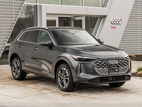 Certified 2025 Audi Q5 Premium w/ Convenience Package AWD/4WD image 2