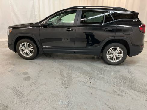 Certified 2024 GMC Terrain SLE w/ Driver Convenience Package image 2