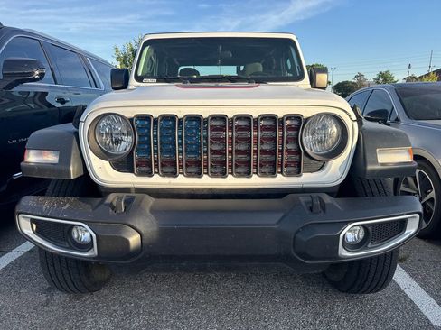 Used 2024 Jeep Gladiator Sport AWD/4WD image 2