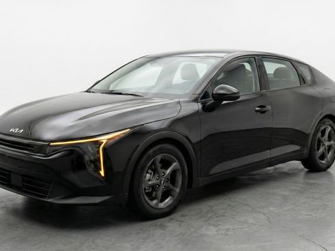 Used 2025 Kia K4 LXS image 2